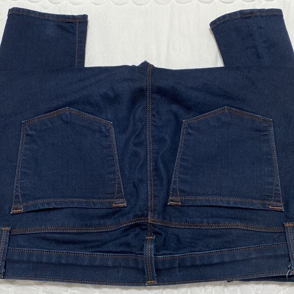 J Brand dark wash skinny jeans.  Size 29 - Picture 5 of 6